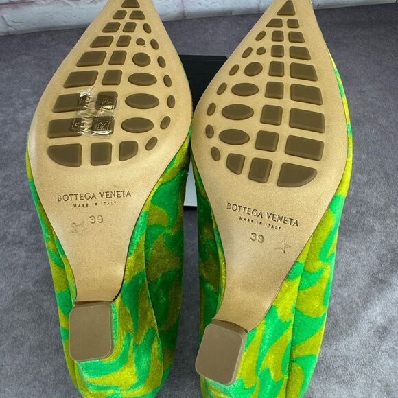 Rare Bottega Veneta Resort ‘22 Carpet Wavy Triangle Point Pumps NIB 39 - Picture 8 of 11